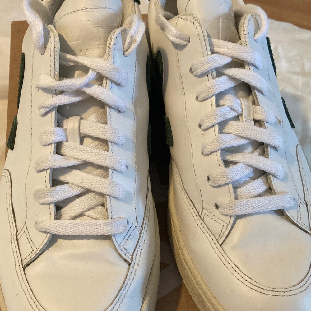 Veja V-12 Cream and Green Sneakers - Picture 3 of 8